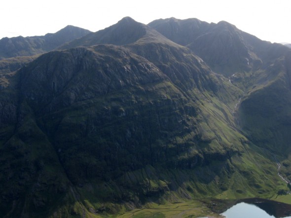 Aonach Dubh and Stob Coire nan Lochan to the south