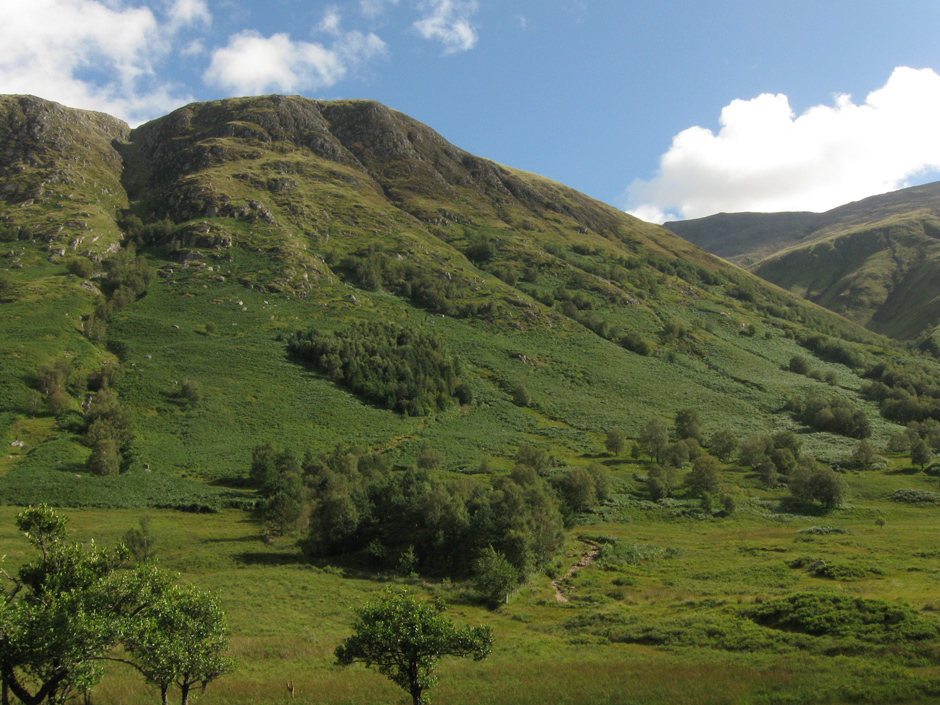 The green lower slopes of Meall an t-Suidhe